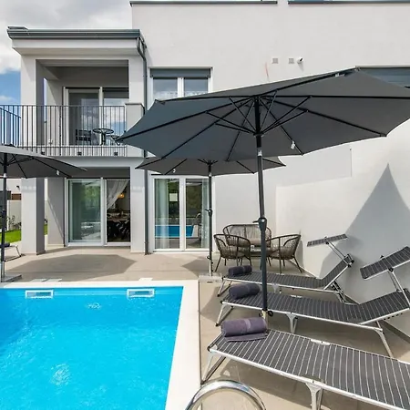 Lara Nova Vas Ferienhaus